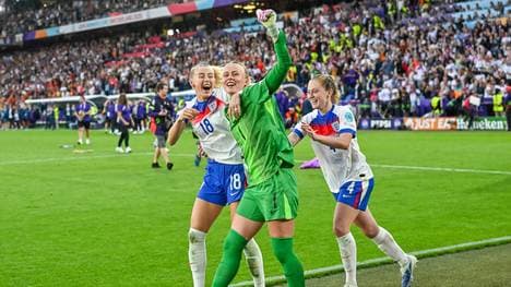 Hannah Hampton wurde im Elfmeterschießen zur Heldin