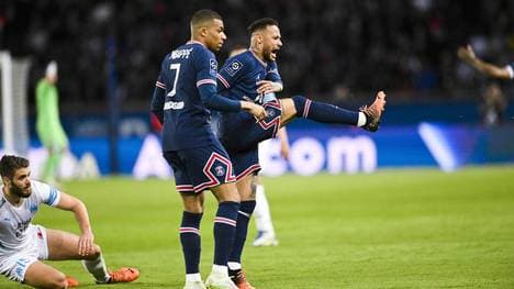 Neymar macht beim Spiel gegen Marseille so einiges durch