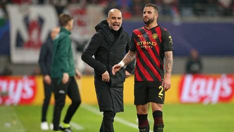 ManCity-Trainer Pep Guardiola (l.) sorgt mit einer Aussage über Kyle Walker für Verwirrung