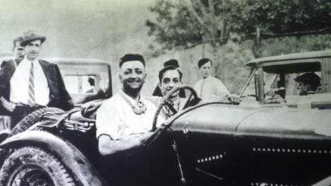 Hugh Jackman soll in die Rolle von Enzo Ferrari (Mitte) schlüpfen