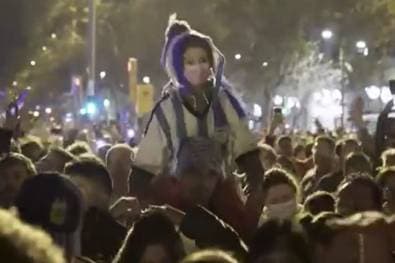 Unfassbare Bilder! Fast die ganze Welt feiert Messi