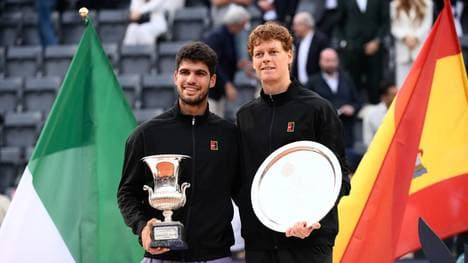 Carlos Alcaraz (l.) und Jannik Sinner trafen zuletzt im Finale von Rom aufeinander