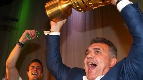 2015 feierte Francisco Javier Garcia Sanz (r.) den Pokalsieg des VfL Wolfsburg