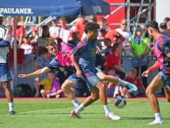 Nathaniel Brown ist für 50 Millionen Euro von Eintracht Frankfurt zum FC Bayern gewechselt. Besonders in einer Kategorie ist er statistisch der Beste der Liga.