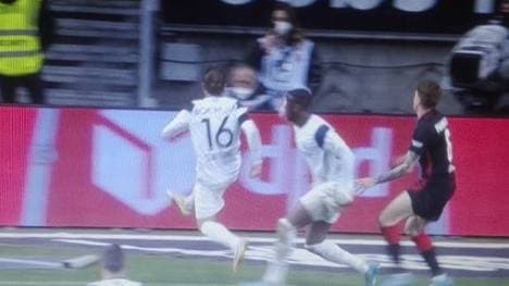 Konstantinos Stafylidis vom VfL Bochum traf eine Frau versehentlich mitten ins Gesicht