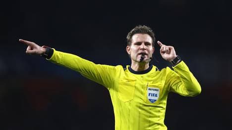 Arsenal FC v Paris Saint-Germain - UEFA Champions League