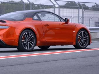 Trotz „freundlicher Erscheinung“ ein echter Sportwagen? In dieser Folge testet Tim Schrick den A110 S Renault Alpine. Der Franzose ist durch leichtes Gewicht und niedriges Heck eine echte Besonderheit unter den Sportwagen. Außerdem: der neue XC60 von Volvo.