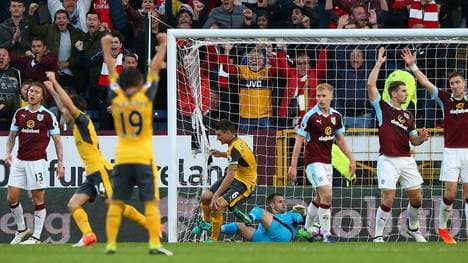 Laurent Koscielny (M.) erzielte Arsenals Siegtreffer mit dem Arm