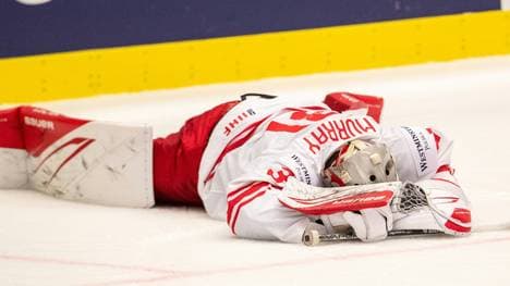 Am Boden: Polens Torwart John Murray