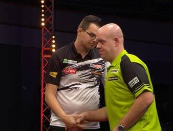 Nach Gerwyn Price scheidet mit Michael van Gerwen der nächste Superstar bei den European Darts Championships aus.