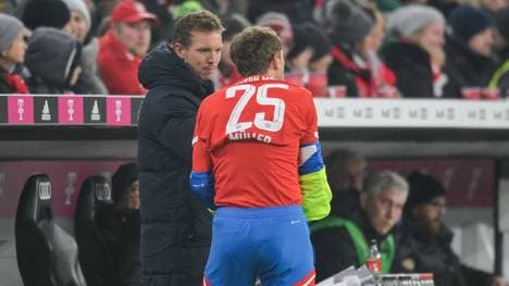 Julian Nagelsmann (l.) berief Thomas Müller in Paris nicht in die Startelf