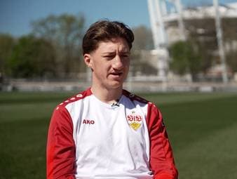 VfB-Profi Angelo Stiller verrät, wie er mit Druck und Kritik aus dem Netz umgeht. 