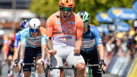 Sam Welsford jubelt bei der Tour Down Under