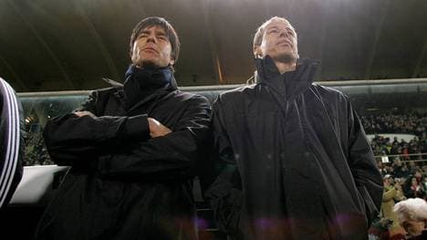 Jürgen Klinsmann (r.) und sein damaliger Co-Trainer Joachim Löw bei Debakel in Florenz 2006