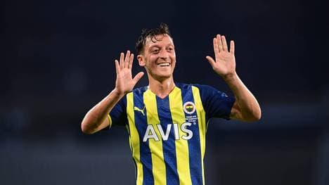 Mesut Özil erzielte seinen ersten Pflichtspieltreffer für Fenerbahce