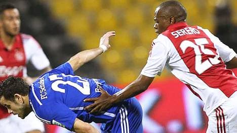 Tranquillo Barnetta im Zweikampf gegen Ajax Amsterdam