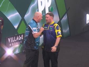 Luke Littler gewinnt eine intensive Partie gegen Ex-Weltmeister Rob Cross und zieht ins Viertelfinale der Darts-WM 2026 ein.