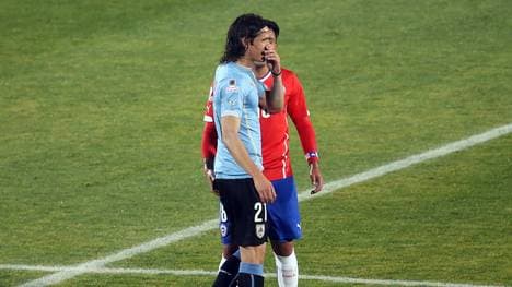 Gonzalo Jara (r.) provozierte Edinson Cavani im Sommer