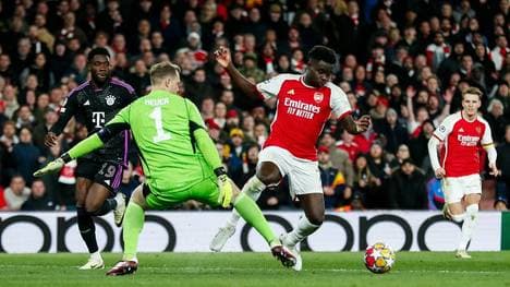 Neuer im Hinspiel gegen Bukayo Saka 
