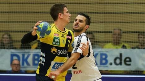 Andy Schmid (l.) und die Löwen müssen nochmal gegen Melsungen ran