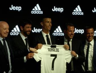 Am 10. Juli 2018 erschütterte eine Nachricht die Fußballwelt: Cristiano Ronaldo wechselt von Real Madrid zu Juventus Turin – für 117 Millionen Euro.  