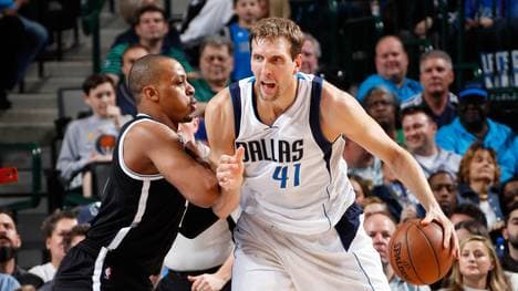 Dirk Nowitzki (r.) erzielte 13 Punkte