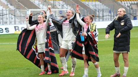 Die Bayer-Frauen feiern ihren Sieg