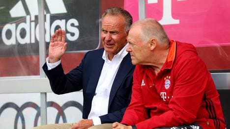 Karl-Heinz Rummenigge (l.) glaubt an starke Dortmunder
