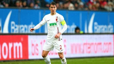 Paul Verhaegh bleibt auch in der kommenden Saison Kapitän des FC Augsburg