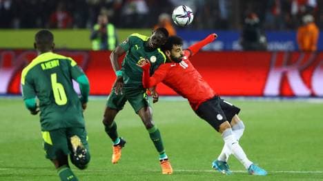 Mohamed Salah (r.) fährt nicht zur WM