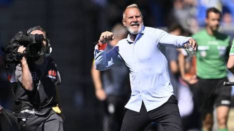 Thorsten Fink führt mit KRC Genzk die Tabelle in Belgien an