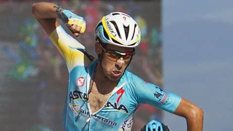 Fabio Aru geht gegen Greg Henderson vor