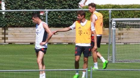 Robert Lewandowski (l.) will nur noch weg vom FC Bayern