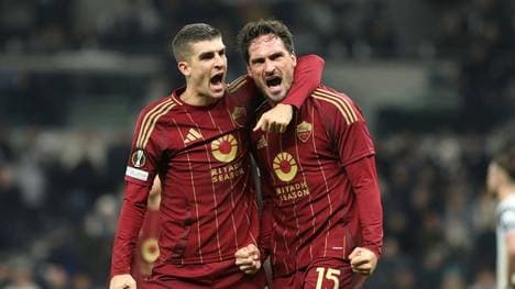 Mats Hummels (r.) bejubelt sein Tor