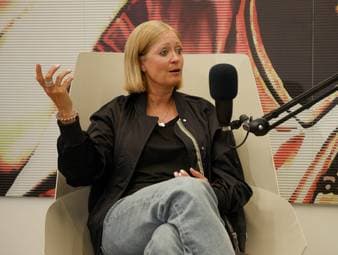 Im SPORT1-Podcast „Deep Dive“ spricht die zweimalige Weltmeisterin Renate Lingor über das WM-Finale 2003 in Los Angeles. Kurios: Die Partie wurde bereits um 10 Uhr am Vormittag angepfiffen.