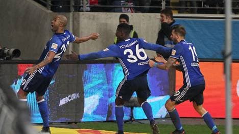 Naldo (l.) traf in der Nachspielzeit zum Ausgleich für Schalke 04