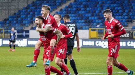 SpVgg Unterhaching feiert Torerfolg