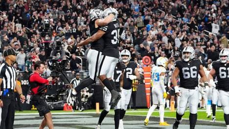Die Las Vegas Raiders erzielen 63 Punkte gegen die Los Angeles Chargers