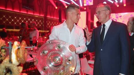Karl-Heinz Rummenigge (r.) hat grundsätzlich eine hohe Meinung von Joshua Kimmich