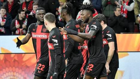Leverkusen feiert den Treffer von Victor Boniface