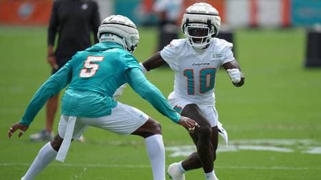 Tyreek Hill (l.) und Jalen Ramsey im Training der Miami Dolphins