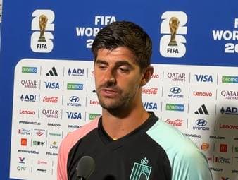 Nach dem bitteren Aus gegen Spanien ist die Enttäuschung bei den Belgiern groß. Auch Thibaut Courtois hat nicht viele Worte, gibt aber ein kurzes Update nach seiner Auswechslung und erzählt, wie er Pechvogel Senne Lammens geholfen hat.