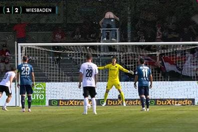 Fan zieht beim Elfer blank - mit erstaunlichen Folgen!