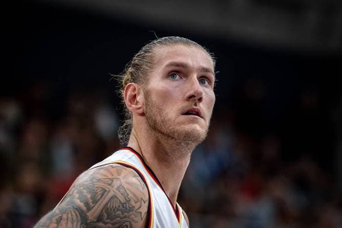 Nationalspieler sitzt in Dubai fest