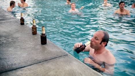 Uwe Seeler trank auch mal ein Bierchen am Pool