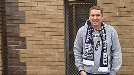 Andrew Urry flog um die halbe Welt, um sein Team anzufeuern