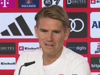 Hat Bayerns Überflieger Michael Olise eine Ausstiegsklausel in seinem Vertrag verankert? Sportdirektor Christoph Freund weicht dieser Frage auf der Pressekonferenz aus. 