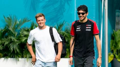 Mick Schumacher und Kumpel Esteban Ocon beim Grand Prix in Miami