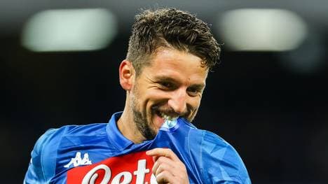 FBL-ITA-SERIEA-NAPOLI-GENOA Napoli's Belgian forward Dries Mertens celebrates after opening the scoring during the Italian Serie A football match Napoli vs Genoa on April 7, 2019 at the San Paolo stadium in Naples