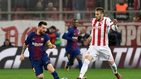 Der FC Barcelona (l.: Lionel Messi) muss auf die Achtelfinalqualifikation noch warten